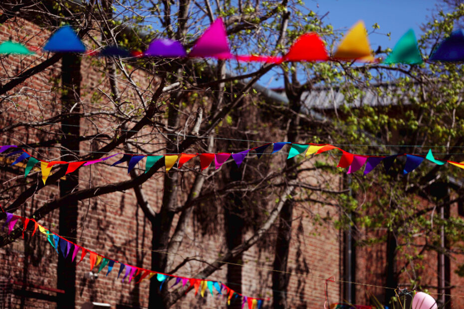 Banderines en el patio