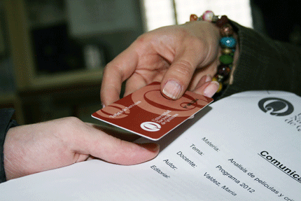 Becas de material bibliográfico