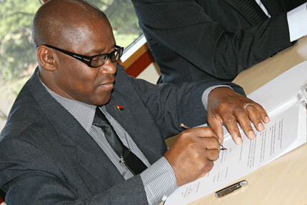 Convenio UNQ - Universidad de Angola