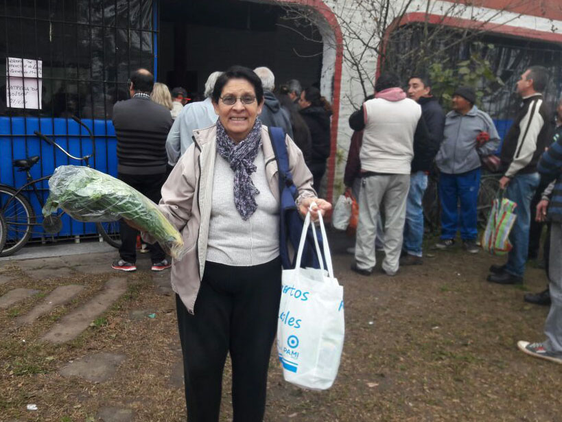 se entregaron un total de 1425 canastas en siete Centros de Jubilados