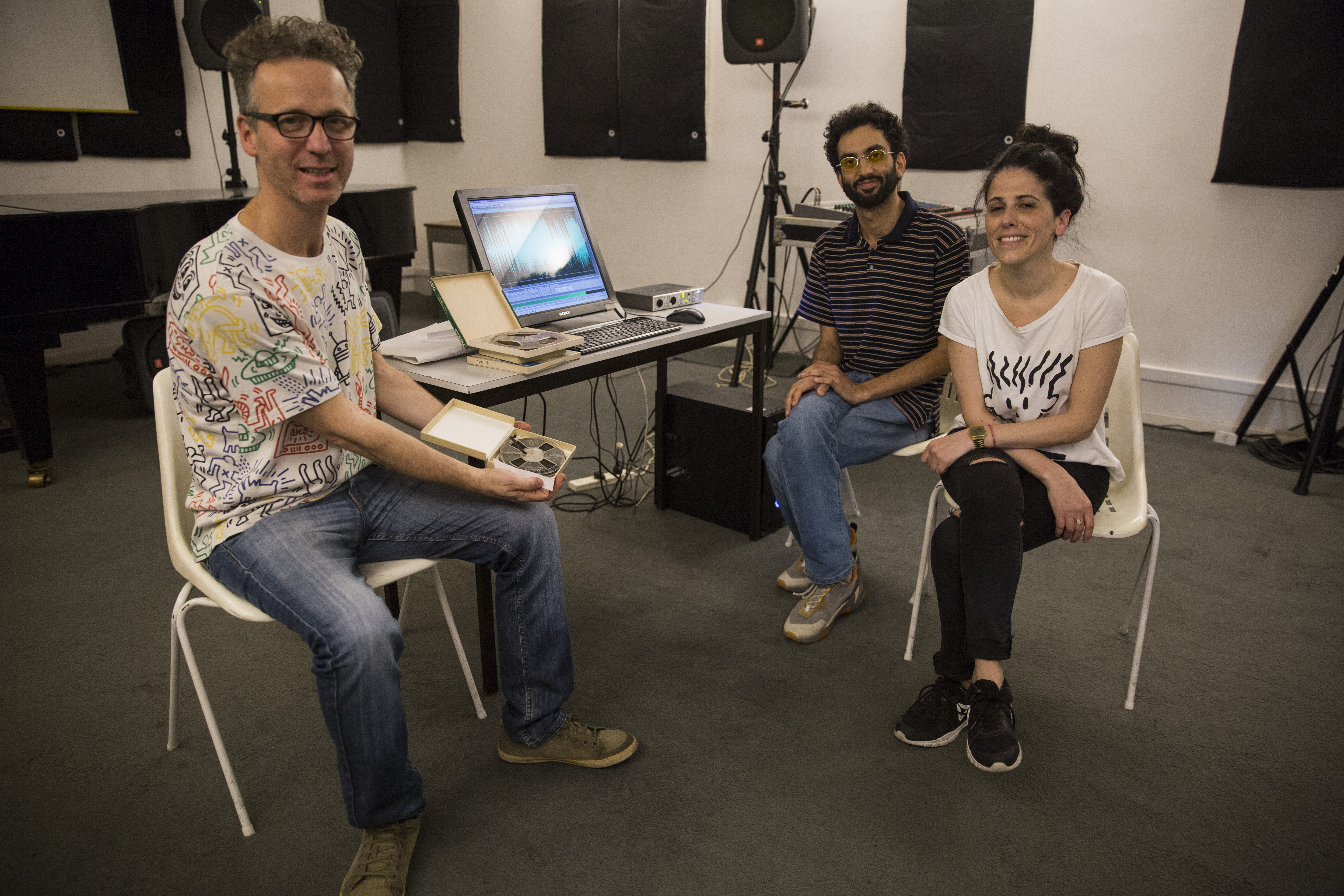 Audios inéditos de Jorge de la Vega en el Archivo de la Biblioteca UNQ. Las grabaciones halladas fueron digitalizadas y entregadas a la familia.