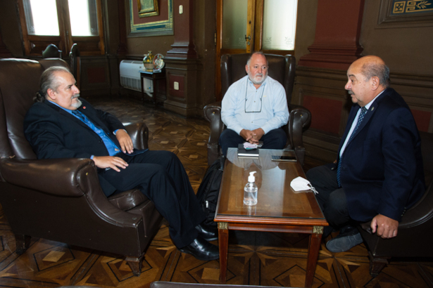 Alfredo Alfonso junto al Presidente de la UNLP